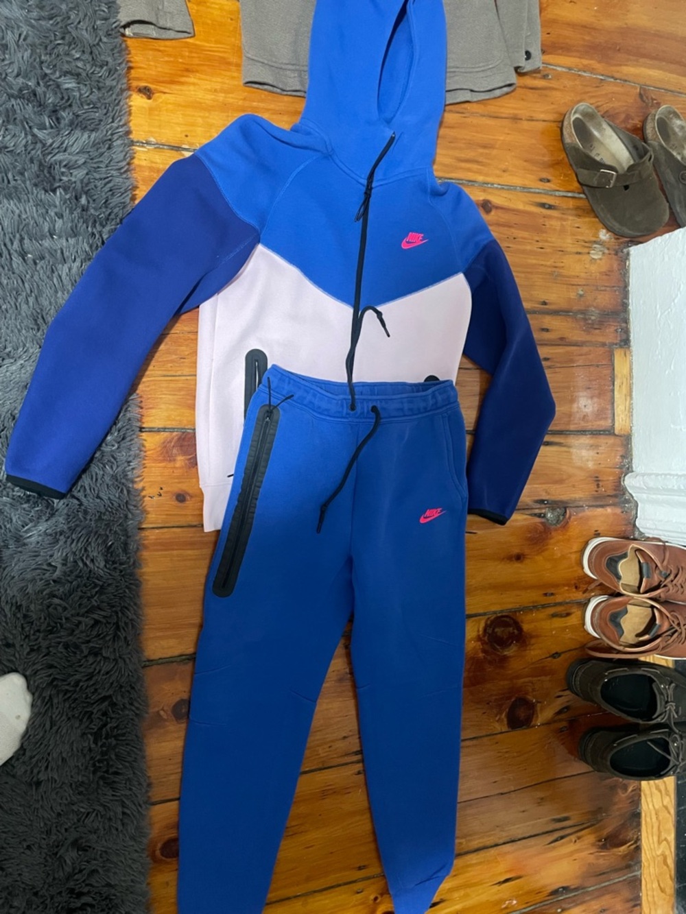 Nike tech full tracksuit - size small.   Msrp $260 at dicks.   I’m asking $75.